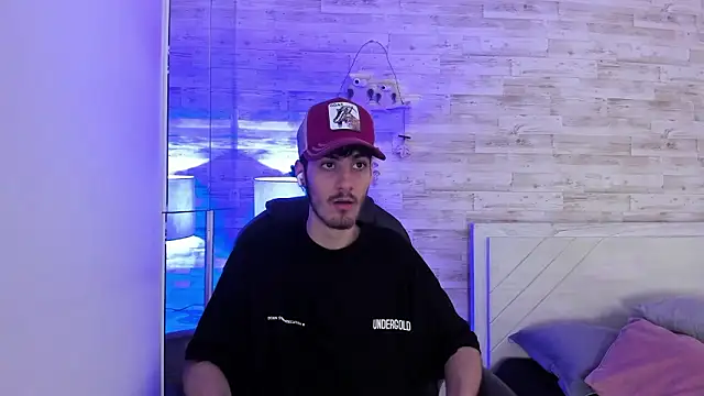 Emir Ozan  online show from February 1, 7:01 pm