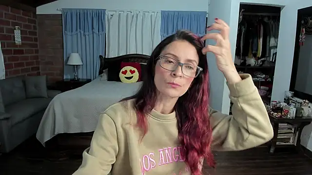 Snapshot of Charlotte-Willson chatting on November 26, 1:06 am Charlotte-Willson online show from November 26, 1:06 am