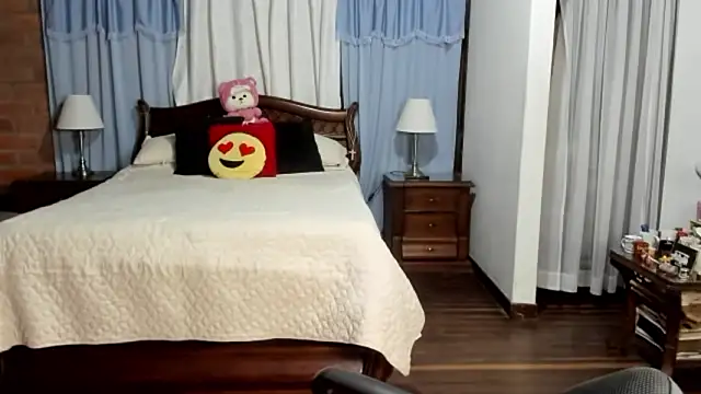 Charlotte-Willson online show from February 6, 3:00 am