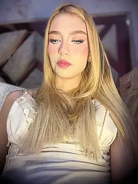 valeryfox   online show from March 13, 11:11 pm