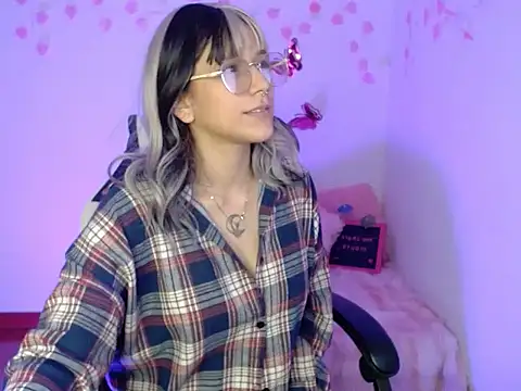 Snapshot of venus_222 chatting on December 4, 3:38 am venus 222 online show from December 4, 3:38 am