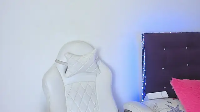 veronicaa squirt online show from May 23, 3:23 am