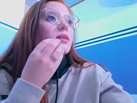 Snapshot of ema_0404 chatting on February 12, 10:49 pm ema 0404 online show from February 12, 10:49 pm