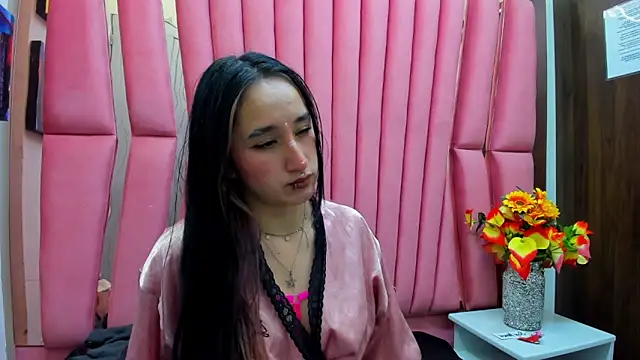 CharlotteStuart online show from March 31, 2:57 am