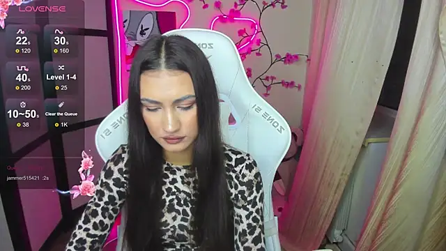 Snapshot of AdeleLuu chatting on November 24, 1:27 am AdeleLuu online show from November 24, 1:27 am