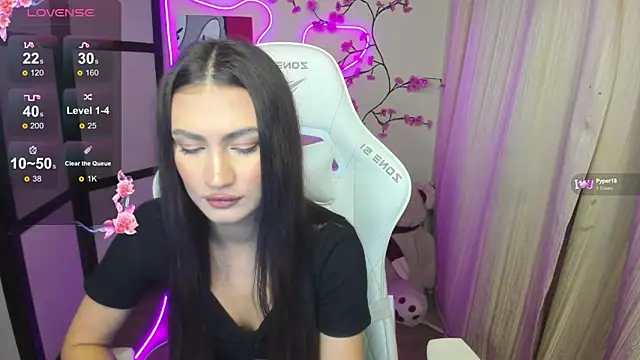 Snapshot of AdeleLuu chatting on November 25, 1:38 am AdeleLuu online show from November 25, 1:38 am