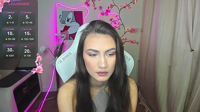 Snapshot of AdeleLuu chatting on December 1, 2:05 am AdeleLuu online show from December 1, 2:05 am