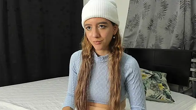 Violeta Gracee online show from April 8, 5:35 pm