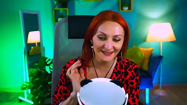 Snapshot of DianaTorrens chatting on March 5, 8:43 am DianaTorrens online show from March 5, 8:43 am