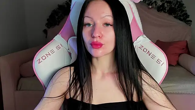 NaomiBlakes online show from December 18, 5:24 am