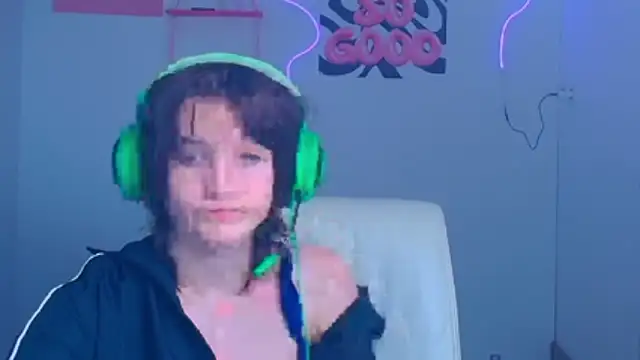 Snapshot of Alice_Wonderme chatting on January 9, 10:33 pm Alice Wonderme online show from January 9, 10:33 pm