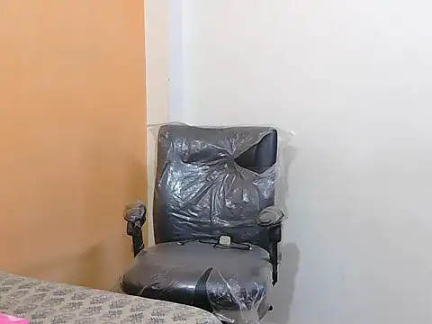 Honey Baby1 online show from April 15, 5:47 am