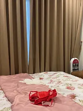 Queen-of-Love online show from February 8, 9:02 am