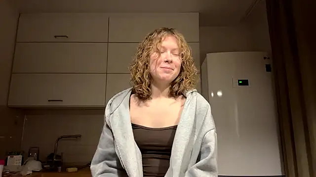 Snapshot of ElfriedaZwack chatting on December 2, 12:43 pm ElfriedaZwack online show from December 2, 12:43 pm