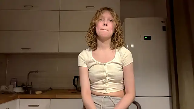 Snapshot of ElfriedaZwack chatting on December 17, 5:08 pm ElfriedaZwack online show from December 17, 5:08 pm