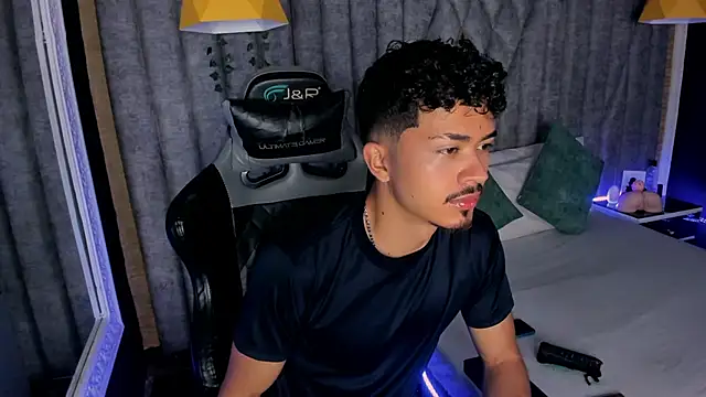 Snapshot of NicolaiKarav chatting on February 23, 12:02 pm NicolaiKarav online show from February 23, 12:02 pm