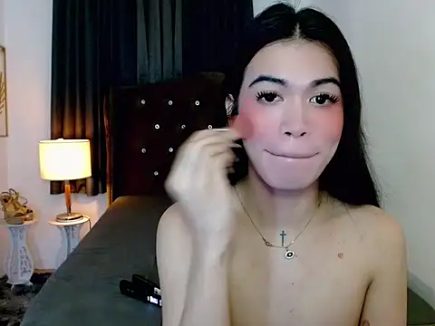 hollyyumiloove online show from December 19, 6:26 pm