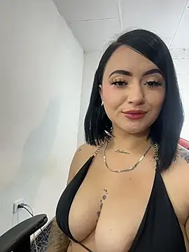 Snapshot of emily_acorn chatting on December 18, 4:29 am emily acorn online show from December 18, 4:29 am