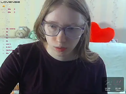 LustfulSarah online show from May 17, 7:32 pm