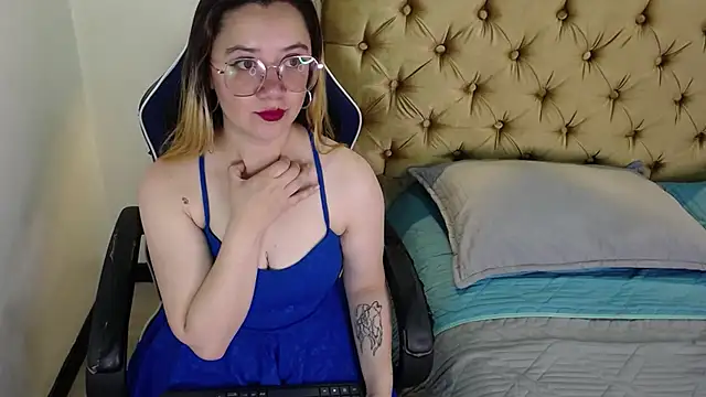 Snapshot of Alaiia___ chatting on December 16, 12:32 pm Alaiia online show from December 16, 12:32 pm