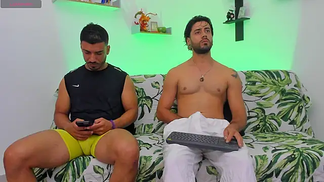 heteros curious online show from May 26, 3:57 am