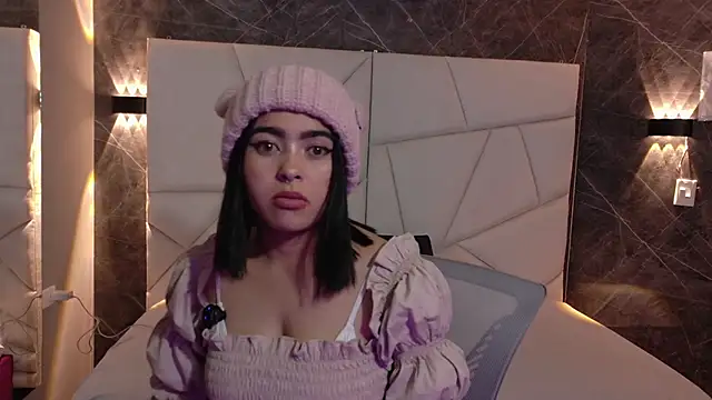 Snapshot of mia_violet8 chatting on November 24, 2:00 am mia violet8 online show from November 24, 2:00 am