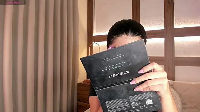 SarhaVega online show from January 6, 1:15 pm