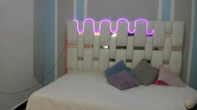 mask red girl online show from January 10, 12:18 pm