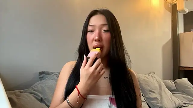 Snapshot of EIeniVanwart chatting on November 26, 7:42 am EIeniVanwart online show from November 26, 7:42 am