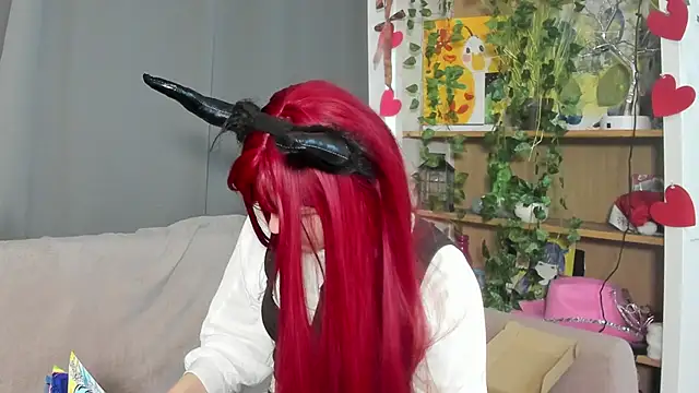 Snapshot of ShanaHearns chatting on November 28, 8:28 am ShanaHearns online show from November 28, 8:28 am