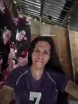 Snapshot of lovelycarla32 chatting on December 15, 3:00 am lovelycarla32 online show from December 15, 3:00 am