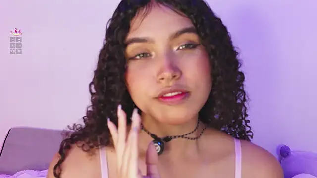 EloiseSweetxx online show from April 7, 6:41 pm