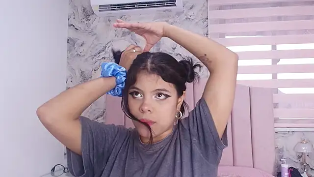 Snapshot of katsumi_yan chatting on December 14, 7:29 pm katsumi yan online show from December 14, 7:29 pm