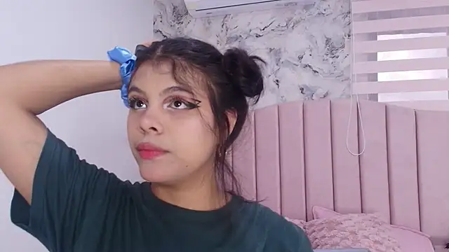 Snapshot of katsumi_yan chatting on December 15, 7:18 pm katsumi yan online show from December 15, 7:18 pm