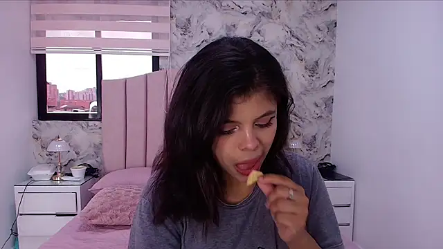 Snapshot of katsumi_yan chatting on January 8, 7:27 pm katsumi yan online show from January 8, 7:27 pm