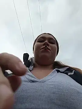 Snapshot of Shofy22 chatting on December 5, 8:49 pm Shofy22 online show from December 5, 8:49 pm