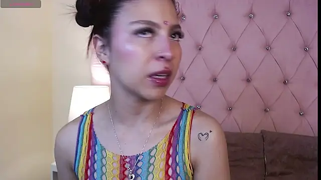 Snapshot of Hillary_Thomson chatting on November 24, 1:00 pm Hillary Thomson online show from November 24, 1:00 pm