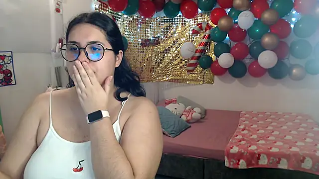 Snapshot of suckdreams19 chatting on December 18, 4:29 am suckdreams19 online show from December 18, 4:29 am