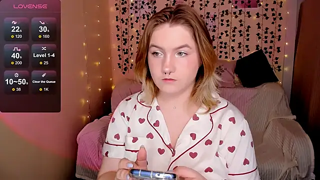 Snapshot of lovelyy_julia chatting on November 29, 8:06 am lovelyy julia online show from November 29, 8:06 am