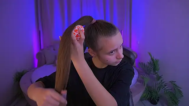 Snapshot of TinyNatalie chatting on November 24, 7:08 am TinyNatalie online show from November 24, 7:08 am