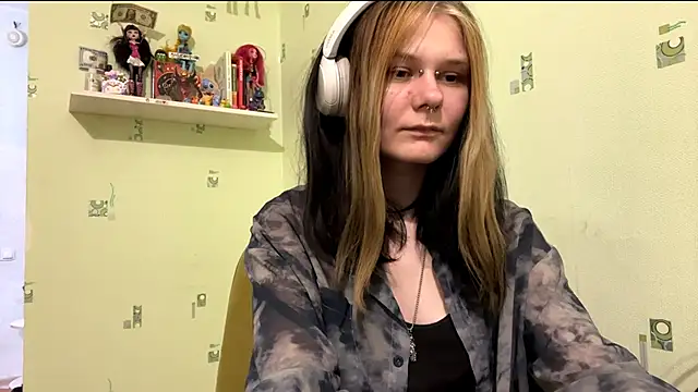 TraceeSchutt online show from January 10, 7:48 pm