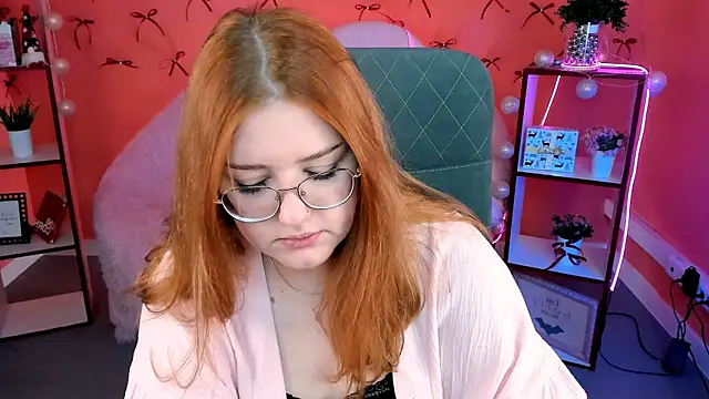 Snapshot of StaceyJensen chatting on December 15, 9:24 am StaceyJensen online show from December 15, 9:24 am