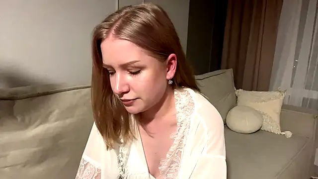 Snapshot of Alice_meow15 chatting on November 22, 3:22 pm Alice meow15 online show from November 22, 3:22 pm