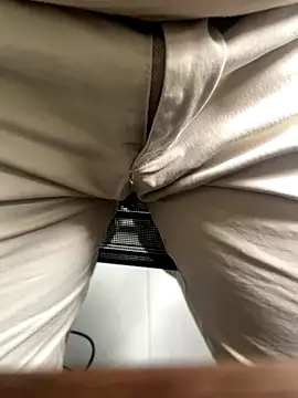 Snapshot of boyyyy2k1 chatting on December 22, 3:47 am boyyyy2k1 online show from December 22, 3:47 am