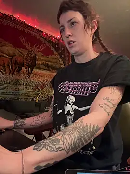 Snapshot of ashtrayhaterz chatting on December 18, 2:39 am ashtrayhaterz online show from December 18, 2:39 am