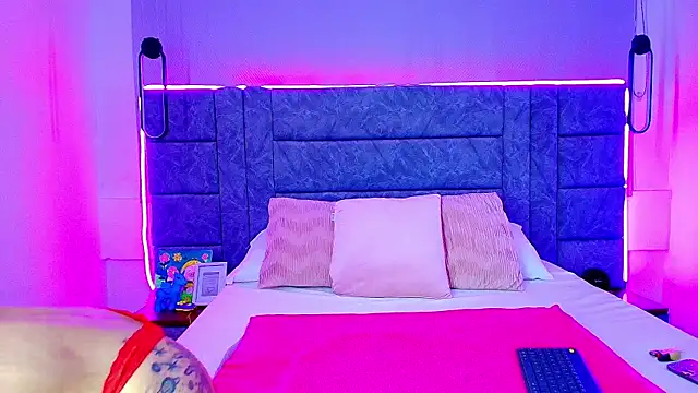 Snapshot of princess_deimos__ chatting on December 21, 6:59 pm princess deimos online show from December 21, 6:59 pm