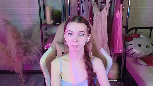 Snapshot of miiss_jessica chatting on February 7, 1:09 am miiss jessica online show from February 7, 1:09 am