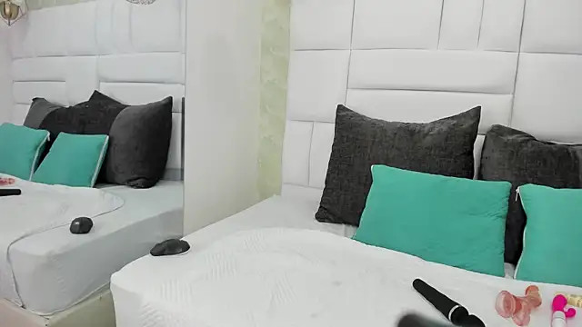 thalia nichols online show from January 10, 7:59 pm