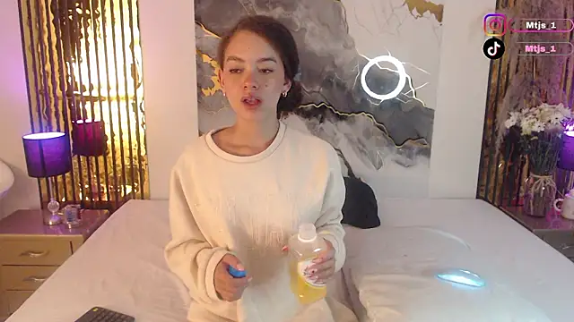 MiticaBrennet  online show from February 28, 6:25 am