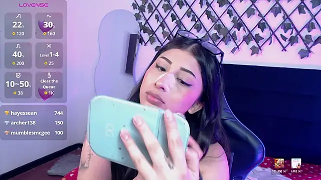 Snapshot of dulcinea77gp chatting on April 1, 3:40 am dulcinea77gp online show from April 1, 3:40 am